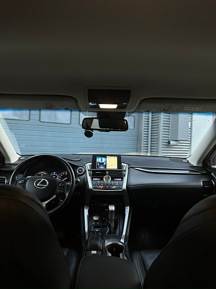 Lexus NX300h 16 of 30