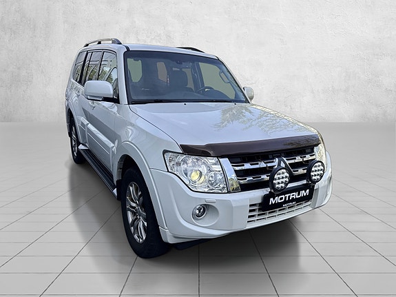 Mitsubishi Pajero 3 of 19