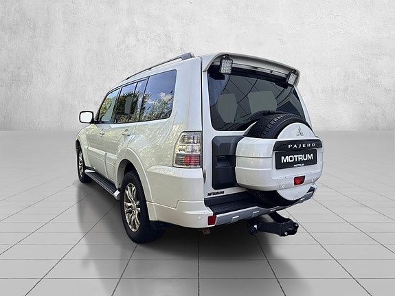 Mitsubishi Pajero 6 of 19