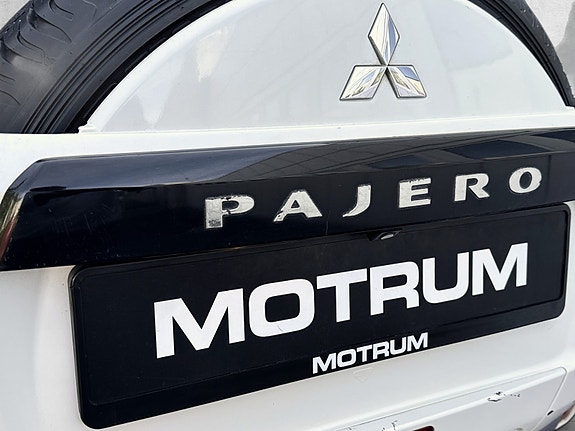 Mitsubishi Pajero 8 of 19