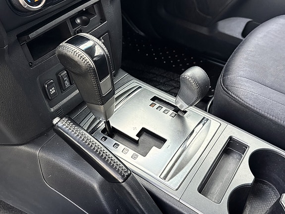 Mitsubishi Pajero 17 of 19
