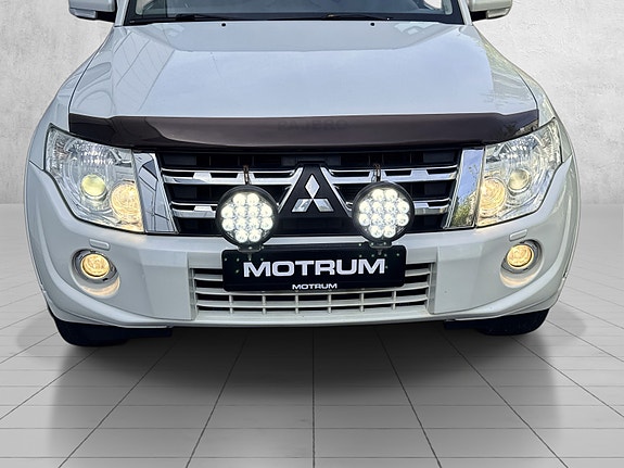 Mitsubishi Pajero 7 of 19