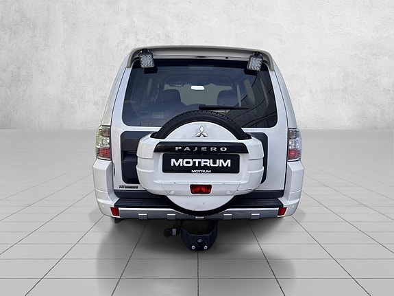Mitsubishi Pajero 5 of 19