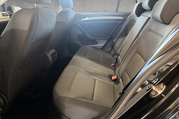 Volkswagen e-Golf VII 10 of 24