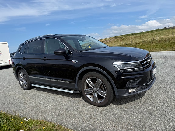 Volkswagen Tiguan Allspace 3 of 12