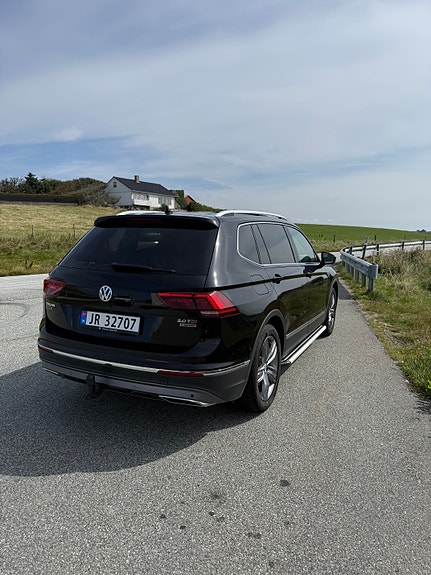 Volkswagen Tiguan Allspace 4 of 12