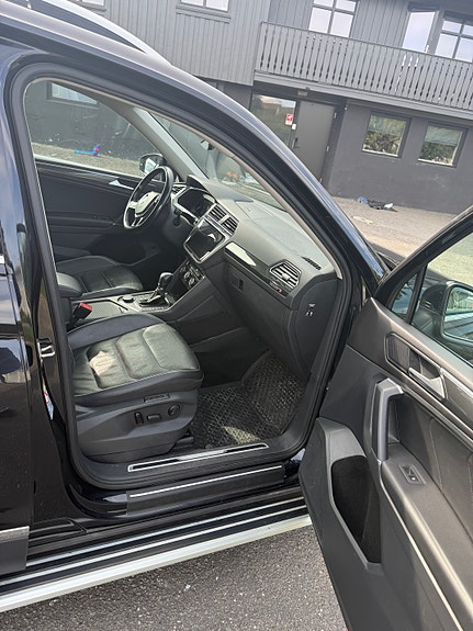 Volkswagen Tiguan Allspace 9 of 12