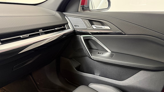 BMW iX2 23 of 30