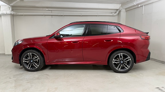 BMW iX2 3 of 30