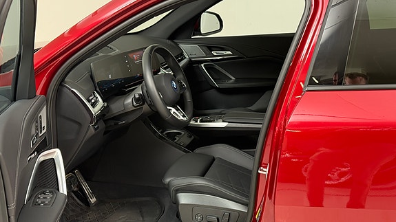 BMW iX2 11 of 30