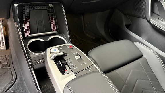 BMW iX2 22 of 30
