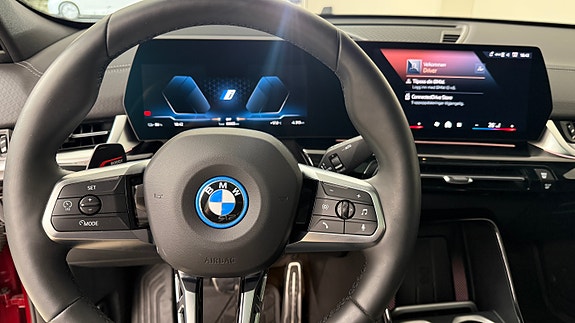 BMW iX2 14 of 30