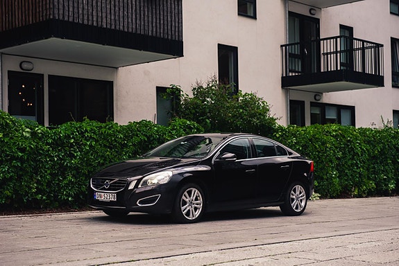 Volvo S60 2 of 26