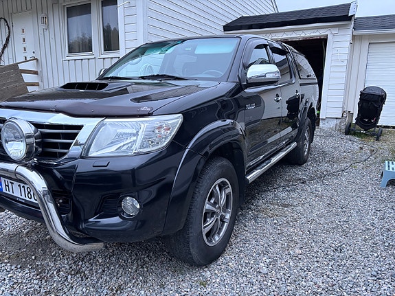 Toyota HiLux 3 of 22