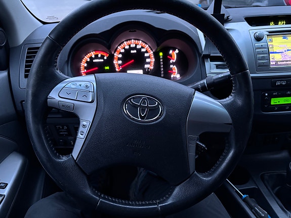 Toyota HiLux 9 of 22