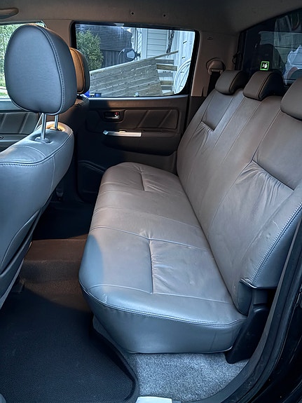 Toyota HiLux 17 of 22