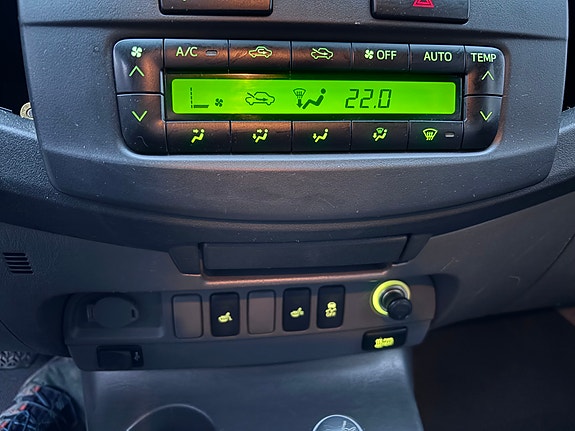 Toyota HiLux 13 of 22