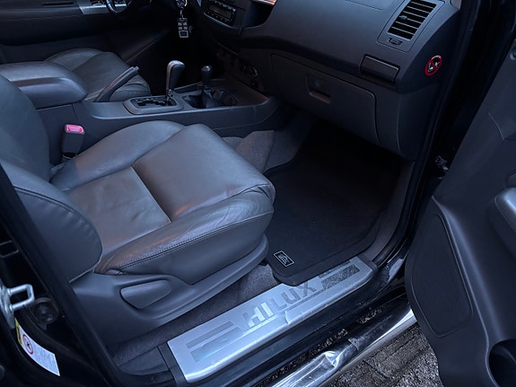Toyota HiLux 15 of 22