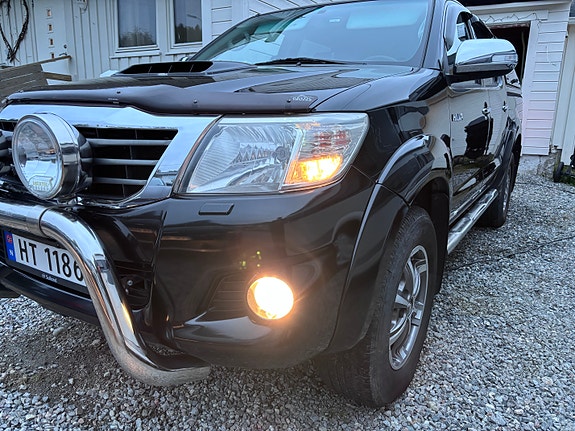Toyota HiLux 5 of 22