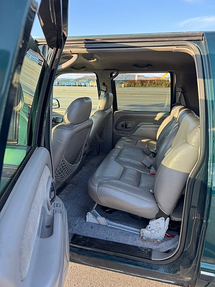 Chevrolet Suburban 16 of 21
