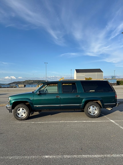 Chevrolet Suburban 8 of 21