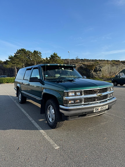 Chevrolet Suburban 21 of 21