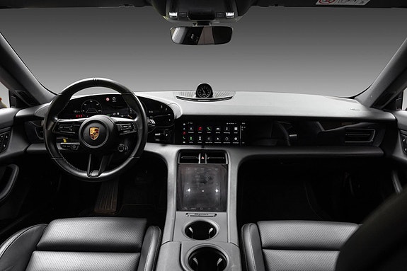 Porsche Taycan 4 24 of 30