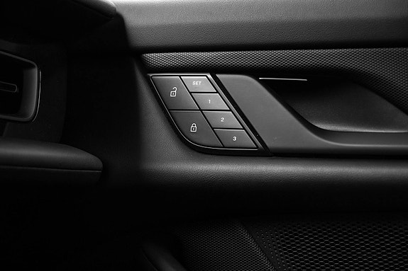 Porsche Taycan 4 17 of 30