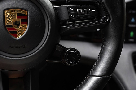 Porsche Taycan 4 28 of 30
