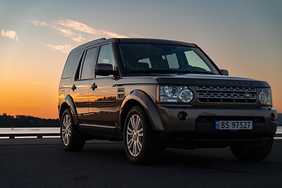 Land Rover Discovery 4 2 of 12