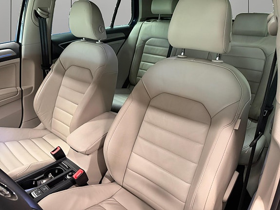 Volkswagen e-Golf VII 9 of 28