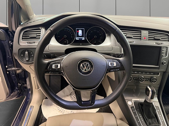 Volkswagen e-Golf VII 11 of 28