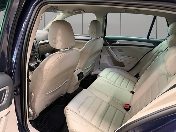 Volkswagen e-Golf VII 23 of 28