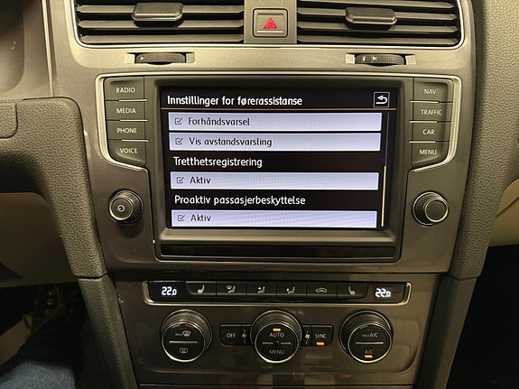Volkswagen e-Golf VII 20 of 28