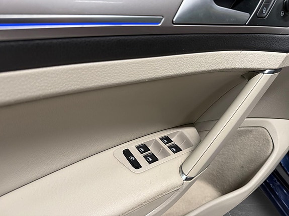 Volkswagen e-Golf VII 10 of 28