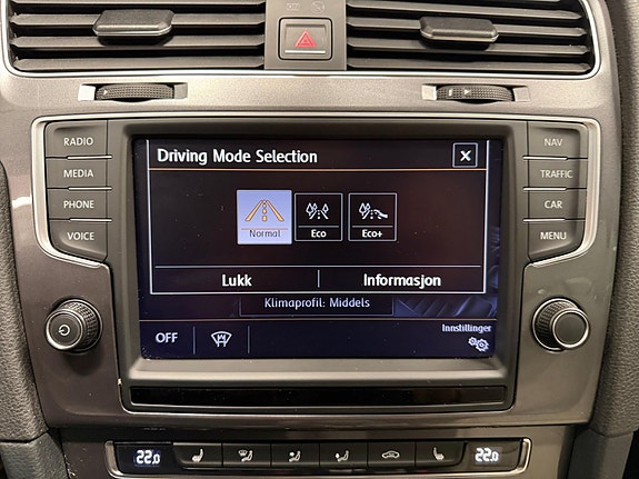 Volkswagen e-Golf VII 22 of 28