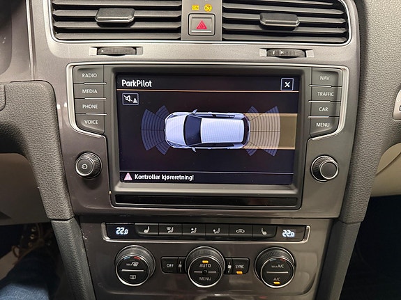 Volkswagen e-Golf VII 16 of 28