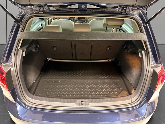 Volkswagen e-Golf VII 24 of 28
