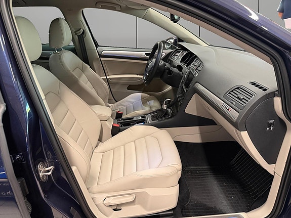Volkswagen e-Golf VII 26 of 28