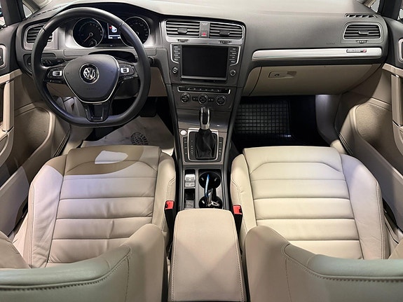 Volkswagen e-Golf VII 13 of 28
