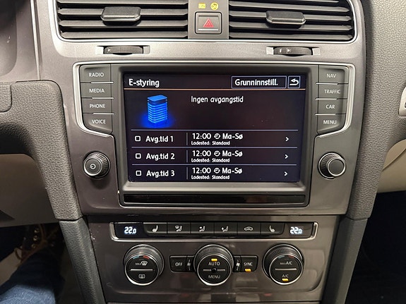 Volkswagen e-Golf VII 18 of 28