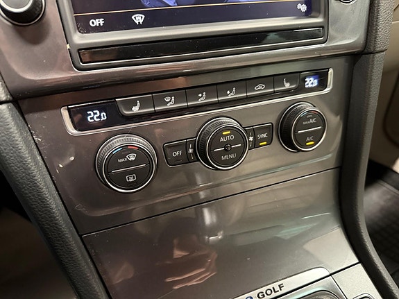 Volkswagen e-Golf VII 21 of 28