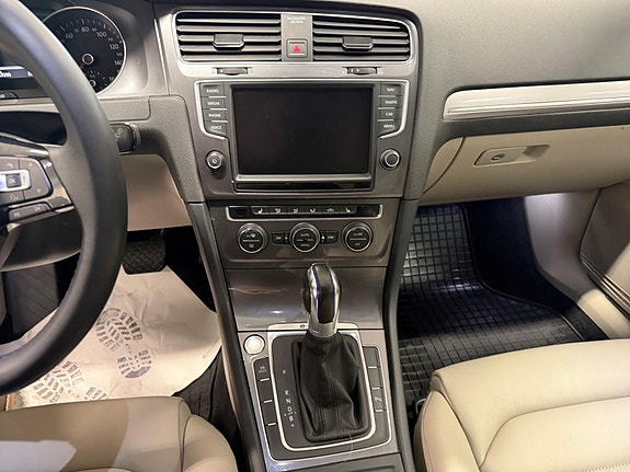 Volkswagen e-Golf VII 12 of 28