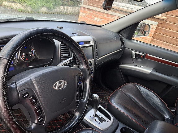 Hyundai Santa Fe 7 of 12