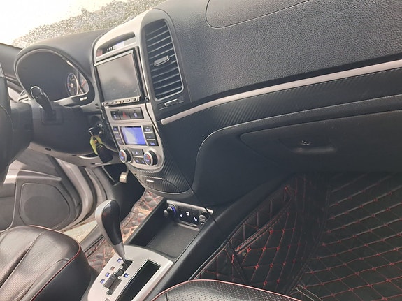 Hyundai Santa Fe 8 of 12