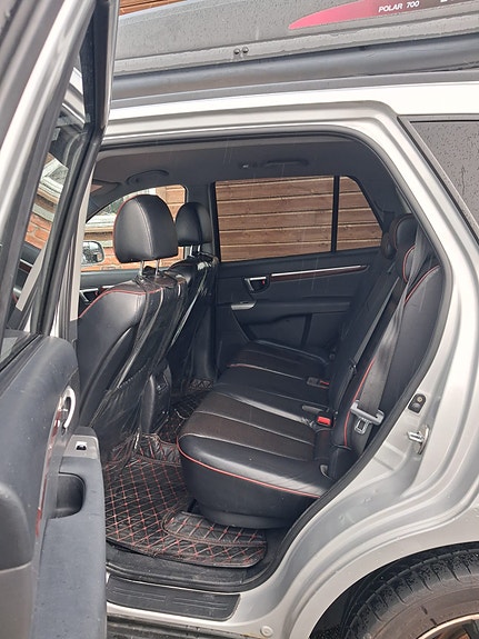 Hyundai Santa Fe 9 of 12