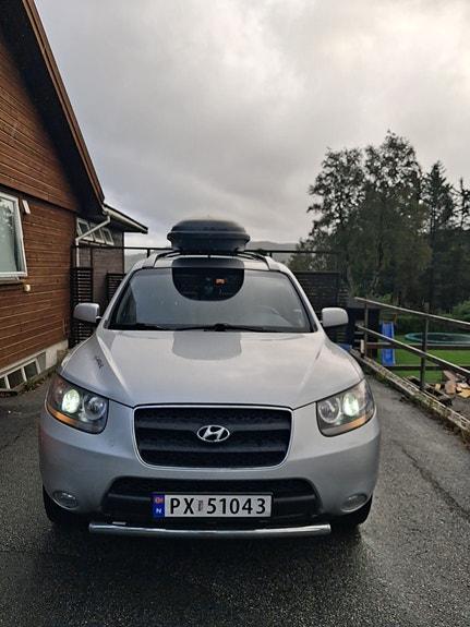 Hyundai Santa Fe 2 of 12