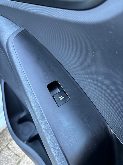 Hyundai IONIQ 18 of 22