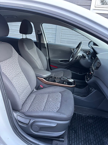 Hyundai IONIQ 17 of 22