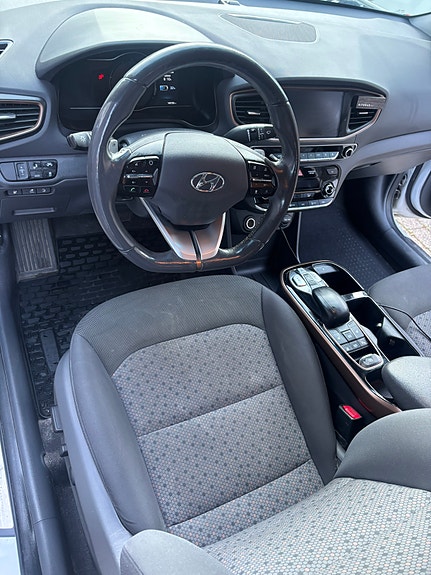 Hyundai IONIQ 10 of 22